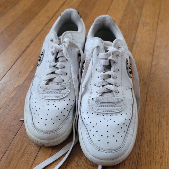 Nike size 8.5 sneakers - Picture 1 of 9